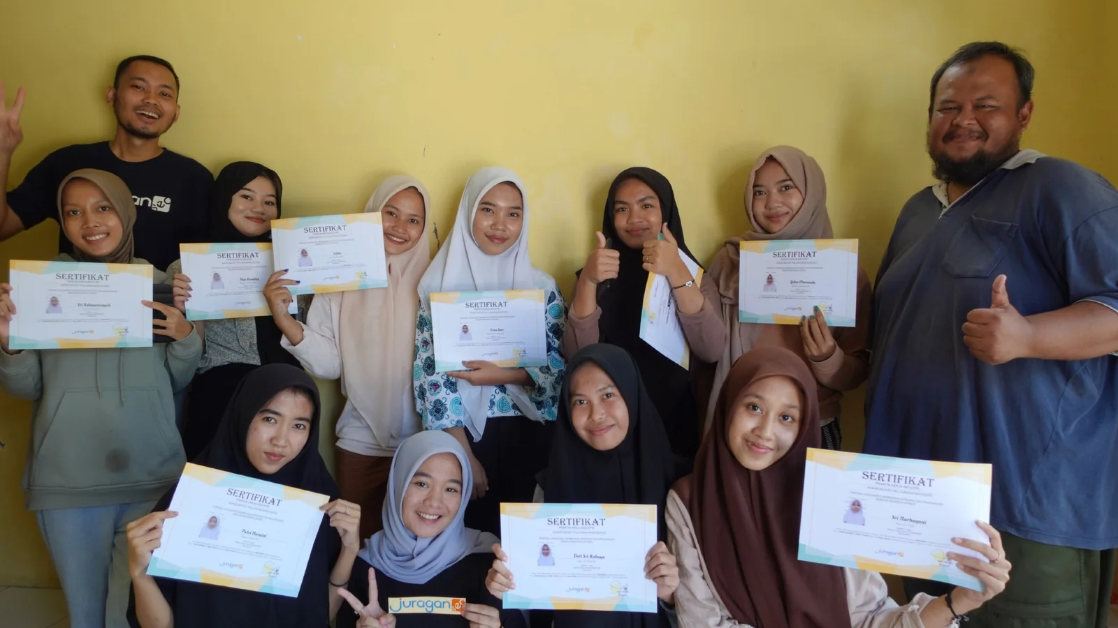 Alumni PKL JuraganSEO dengan sertifikat